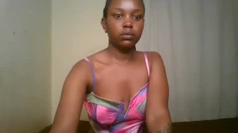 Snapshot of pixie_roman chatting on 02-05-25, 03:23 Majesty online show from 02-05-25, 03:23