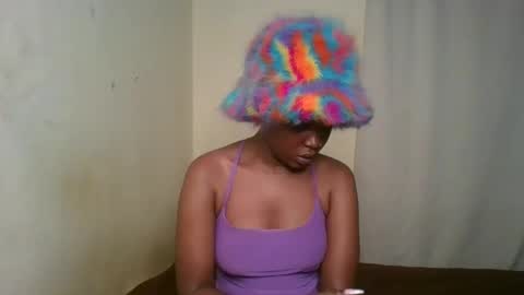 Snapshot of pixie_roman chatting on 02-11-25, 01:20 Majesty online show from 02-11-25, 01:20
