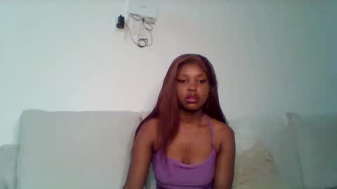 Snapshot of pixie_roman chatting on 10-24-25, 07:05 Majesty online show from 10-24-25, 07:05