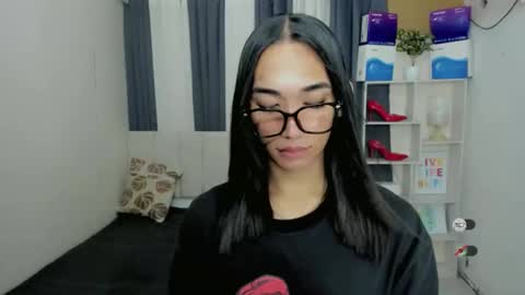 pixiedoll_ online show from 12-20-25, 05:09