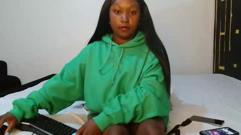 Snapshot of pixietease1 chatting on 05-03-26, 03:40 pixietease1 online show from 05-03-26, 03:40
