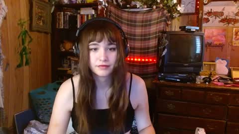 Snapshot of pixinun chatting on 01-16-25, 06:37 Izzy online show from 01-16-25, 06:37