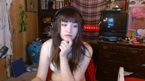 Snapshot of pixinun chatting on 01-28-25, 05:24 Izzy online show from 01-28-25, 05:24