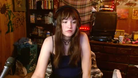 Snapshot of pixinun chatting on 02-18-25, 01:54 Izzy online show from 02-18-25, 01:54