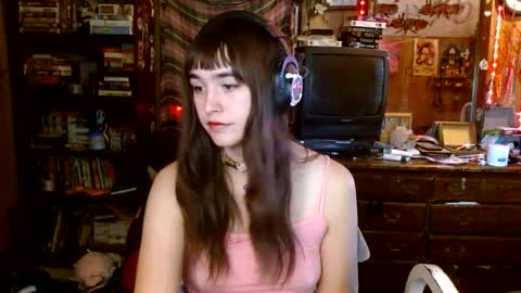 Snapshot of pixinun chatting on 09-12-25, 03:12 Izzy online show from 09-12-25, 03:12