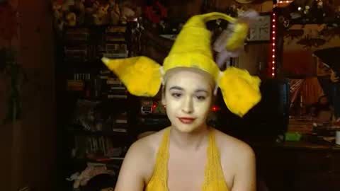 Snapshot of pixinun chatting on 10-31-25, 07:59 Izzy online show from 10-31-25, 07:59