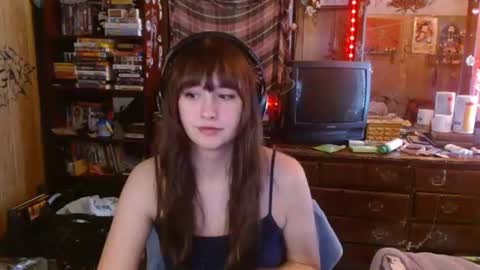 Snapshot of pixinun chatting on 12-01-25, 07:30 Izzy online show from 12-01-25, 07:30