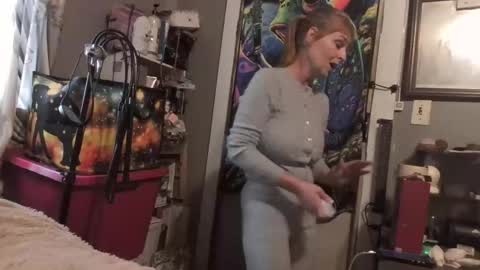 pizzedwife online show from 04-28-26, 09:09