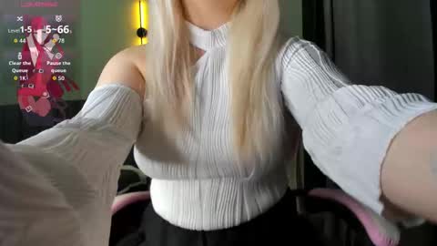 planes_girll online show from 10-20-25, 01:11