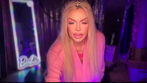 Snapshot of plasticfuckdoll chatting on 01-24-25, 01:35 Dumb bimbo fuck doll online show from 01-24-25, 01:35