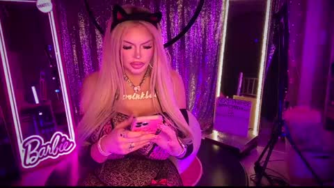 Snapshot of plasticfuckdoll chatting on 01-26-25, 01:41 Dumb bimbo fuck doll online show from 01-26-25, 01:41