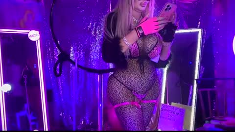 Snapshot of plasticfuckdoll chatting on 01-26-25, 10:55 Dumb bimbo fuck doll online show from 01-26-25, 10:55