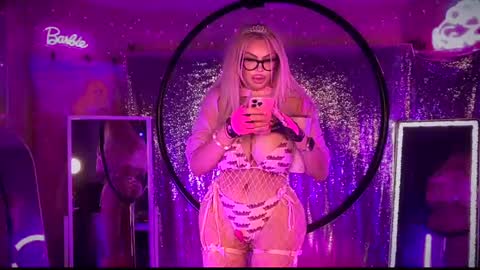 Snapshot of plasticfuckdoll chatting on 01-31-25, 11:03 Dumb bimbo fuck doll online show from 01-31-25, 11:03