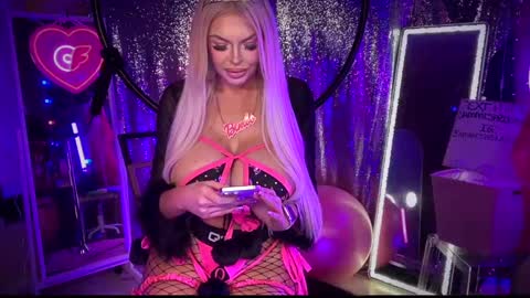 Snapshot of plasticfuckdoll chatting on 02-08-25, 08:20 Dumb bimbo fuck doll online show from 02-08-25, 08:20