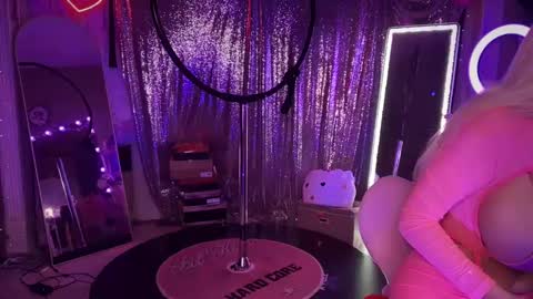 Snapshot of plasticfuckdoll chatting on 09-21-25, 12:23 Dumb bimbo fuck doll online show from 09-21-25, 12:23