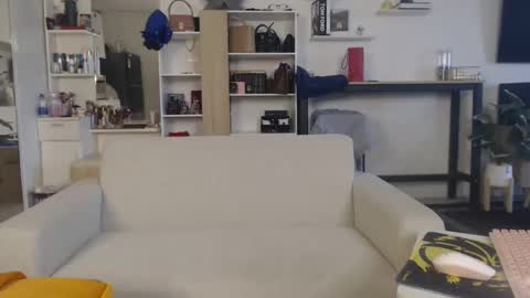 Snapshot of plasticgirll chatting on 12-22-24, 10:17 plasticgirll online show from 12-22-24, 10:17