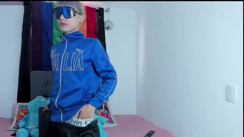 Snapshot of playboy_bunnyy chatting on 10-16-25, 07:04 playboy_bunnyy online show from 10-16-25, 07:04