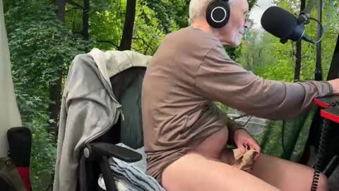 Snapshot of playdayfunshow chatting on 11-09-25, 06:33 STC online show from 11-09-25, 06:33