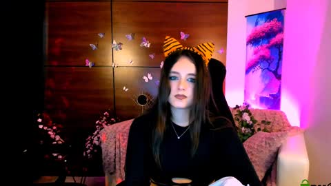 Sophie online show from 01-06-25, 05:06