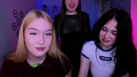 Sophie online show from 04-26-26, 07:22