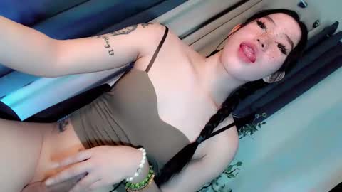 Snapshot of playfulcock69_kate chatting on 05-06-26, 11:32 kate online show from 05-06-26, 11:32