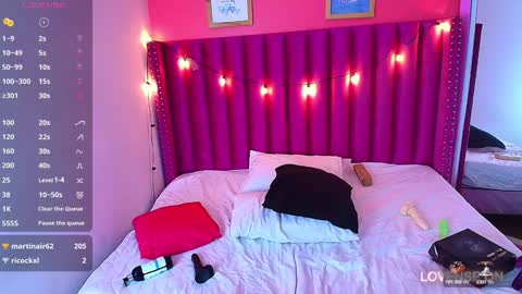 Snapshot of playfuljust_18 chatting on 12-14-24, 08:29 SAMARA online show from 12-14-24, 08:29