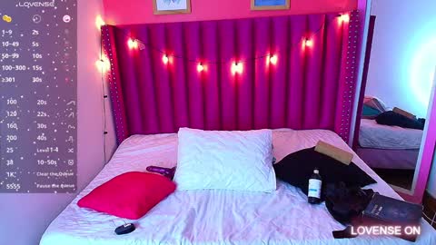 Snapshot of playfuljust_18 chatting on 12-15-24, 12:38 SAMARA online show from 12-15-24, 12:38