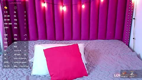 Snapshot of playfuljust_18 chatting on 12-22-24, 12:05 SAMARA online show from 12-22-24, 12:05