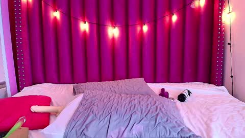 Snapshot of playfuljust_18 chatting on 12-23-24, 04:06 SAMARA online show from 12-23-24, 04:06