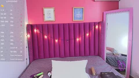 Snapshot of playfuljust_18 chatting on 12-30-24, 12:20 SAMARA online show from 12-30-24, 12:20