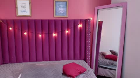 Snapshot of playfuljust_18 chatting on 01-13-25, 12:45 SAMARA online show from 01-13-25, 12:45