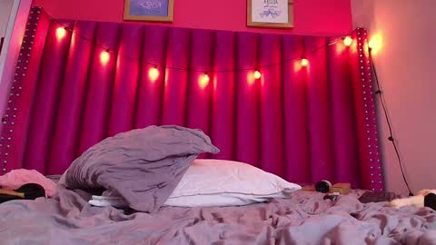 Snapshot of playfuljust_18 chatting on 01-21-25, 04:05 SAMARA online show from 01-21-25, 04:05