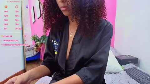 Snapshot of playfuljust_18 chatting on 01-22-25, 10:26 SAMARA online show from 01-22-25, 10:26