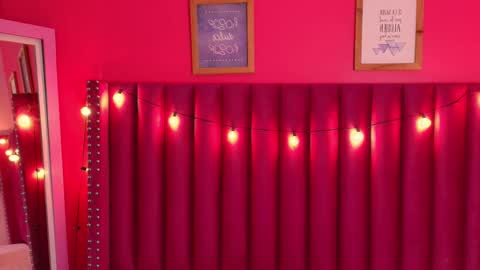 Snapshot of playfuljust_18 chatting on 02-14-25, 12:36 SAMARA online show from 02-14-25, 12:36