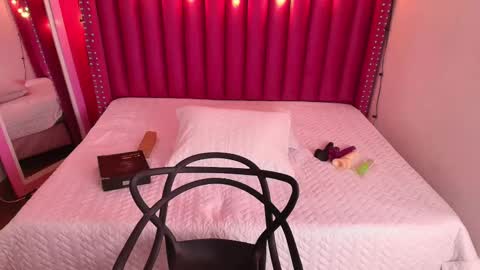 Snapshot of playfuljust_18 chatting on 02-14-25, 03:36 SAMARA online show from 02-14-25, 03:36