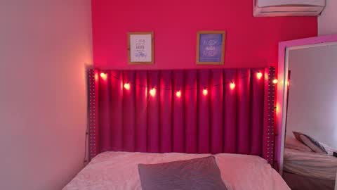 Snapshot of playfuljust_18 chatting on 02-15-25, 12:43 SAMARA online show from 02-15-25, 12:43