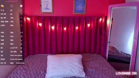 Snapshot of playfuljust_18 chatting on 02-19-25, 12:33 SAMARA online show from 02-19-25, 12:33