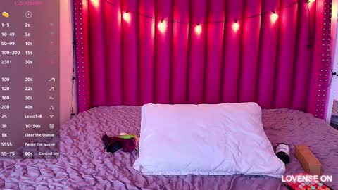 Snapshot of playfuljust_18 chatting on 02-19-25, 03:38 SAMARA online show from 02-19-25, 03:38