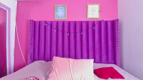 Snapshot of playfuljust_18 chatting on 11-19-25, 12:38 SAMARA online show from 11-19-25, 12:38