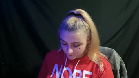 Snapshot of playfulpixxxie chatting on 12-11-24, 04:09 Playfulpixiee online show from 12-11-24, 04:09