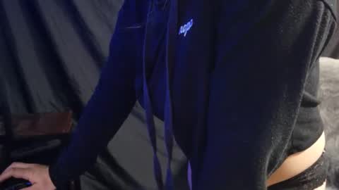 Snapshot of playfulpixxxie chatting on 12-15-24, 12:17 Playfulpixiee online show from 12-15-24, 12:17