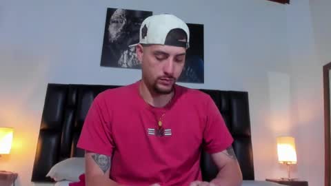 Snapshot of pleasure_vibes023 chatting on 12-26-24, 09:04 JUAN AND JULI online show from 12-26-24, 09:04