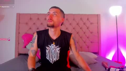 Snapshot of pleasure_vibes023 chatting on 12-29-24, 11:29 JUAN AND JULI online show from 12-29-24, 11:29