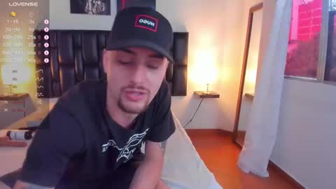 Snapshot of pleasure_vibes023 chatting on 12-31-24, 06:35 JUAN AND JULI online show from 12-31-24, 06:35