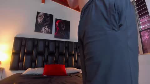 Snapshot of pleasure_vibes023 chatting on 12-31-24, 09:39 JUAN AND JULI online show from 12-31-24, 09:39