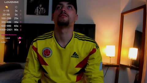 Snapshot of pleasure_vibes023 chatting on 01-07-25, 09:03 JUAN AND JULI online show from 01-07-25, 09:03