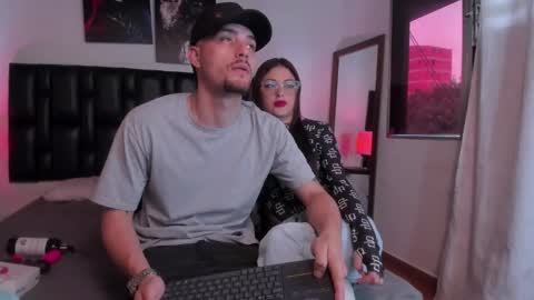 Snapshot of pleasure_vibes023 chatting on 02-01-25, 09:29 JUAN AND JULI online show from 02-01-25, 09:29