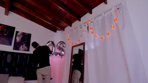 Snapshot of pleasure_vibes023 chatting on 02-14-25, 09:32 JUAN AND JULI online show from 02-14-25, 09:32