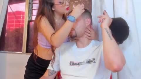 Snapshot of pleasure_vibes023 chatting on 09-11-25, 09:04 JUAN AND JULI online show from 09-11-25, 09:04