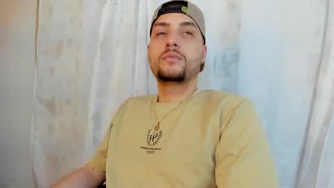 Snapshot of pleasure_vibes023 chatting on 09-18-25, 09:39 JUAN AND JULI online show from 09-18-25, 09:39